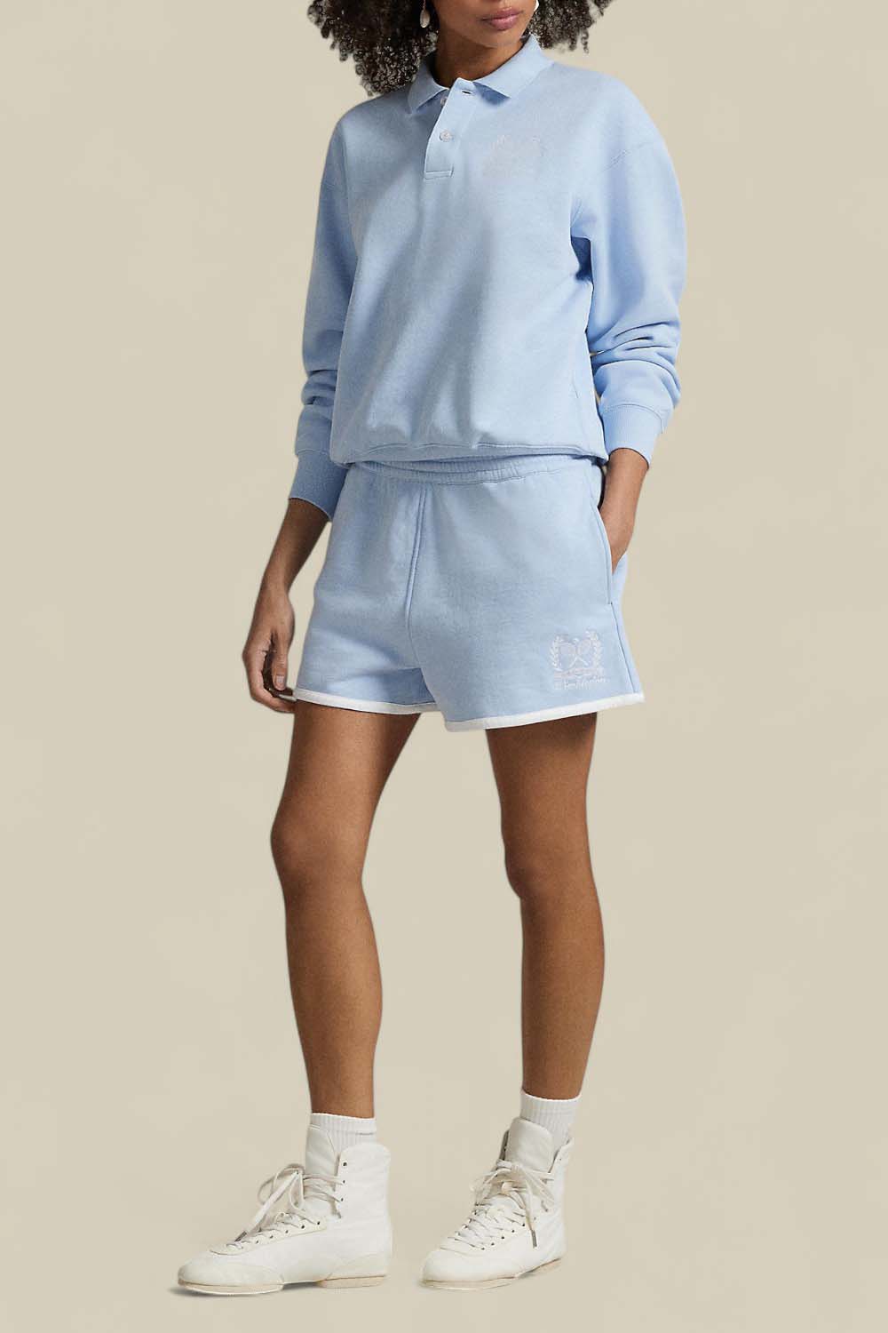 תמונת כל הלוק של מכנסי ג'וג קצרים